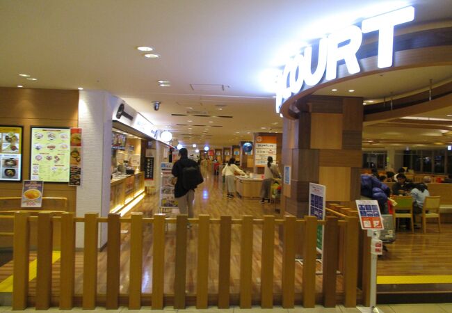 フードコート ウィング