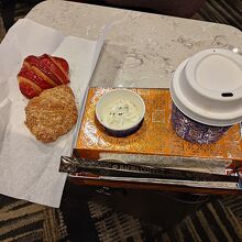 クロワッサンとコーヒー用ホイップ