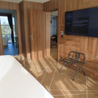 寝室から見たリビングや浴室方向。広さがあってゆったり。