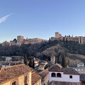 アルハンブラ宮殿の夜景が目の前に見える特等席がある宿