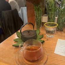 デザートと一緒に、ほうじ茶アールグレイ