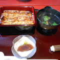 昼食にうなぎ