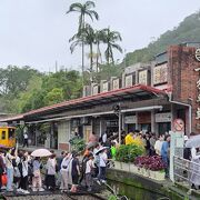 平溪線の電車に乗り十分へ