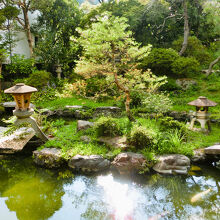 庭園は築山泉水式庭園
