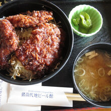 ソースカツ丼　味噌汁・小鉢付き