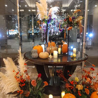 ロビーのハロウィンの飾り付け