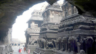 エローラ石窟群