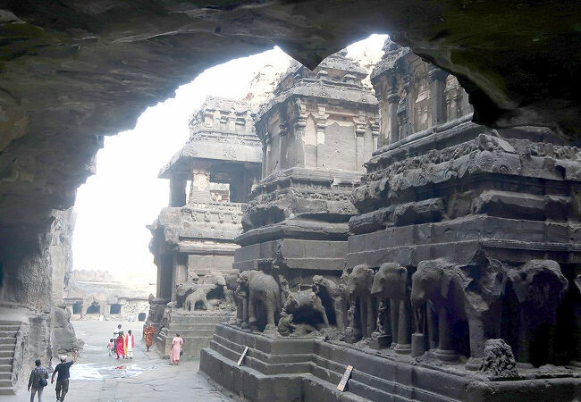 エローラ石窟群