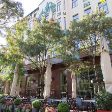 ホテル・モスクワのカフェがある部分の側面外観。