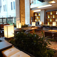 ラウンジ　宿泊者はこちらでワインがいただけます。