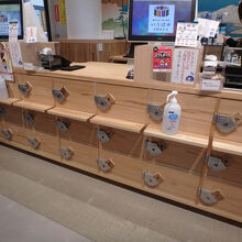 レジ台は下駄箱か！？