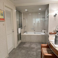 浴室落ち着かないくらい広い