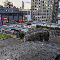 甲府城からホテルの外観。