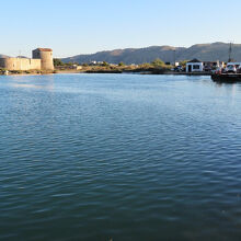 ケーブル・フェリーで渡ると、城までは目と鼻の先。