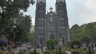 ハノイ市内に建つネオ・ゴシック建築のセントジョセフ教会を見学しました!!
