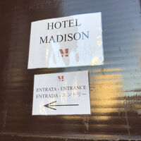 現在、ホテル外観は修復中です（2024/11/16現在）。