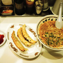 ジャンボ餃子も一緒に！