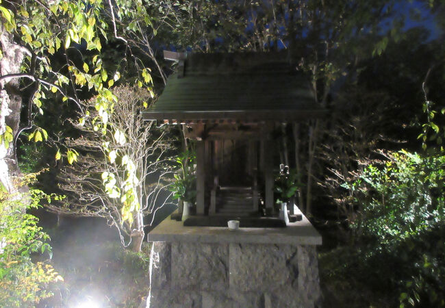 鉄道神社 (JR博多シティ屋上 つばめの杜ひろば)