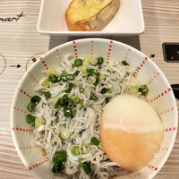 しらすバゲットとしらす丼