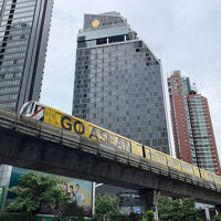 記念写真を撮り、近くの横断歩道を渡れば、あと少しでホテルです