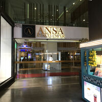 ブキッビンタンからすぐ近くにエントランス