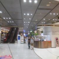 クオーティエ フード ホール