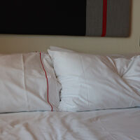 ベッド全景写真はテレビに私の名前が映り込んでいて、この1のみ