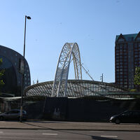 ブラーク駅は目の前・左手に横断報道があるので渡りますが。。