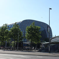 すぐ目の前にマルクトハル。鉛筆タワーあり