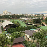 客室からはナーン川、遠くにトップランドホテル