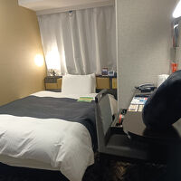 今回初めてアパホテルさんで窓際の方角に枕でした。夜静かです。