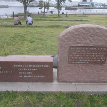 たねまる記念碑