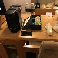 お水のサービス、コーヒー、お茶