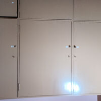 巨大なロッカー。ドミトリー用。大きいスーツケースも余裕で入る