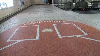 歴史ある街の駅