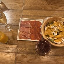 生マッシュルームのサラダのドレッシングが美味しいかったです。