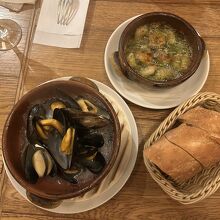 エビのアヒージョとムール貝。ベルギー旅行を思い出しました！