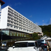 ホテル建物外観　横に長いです