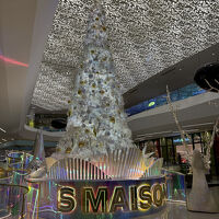 このモールにも濡れずに行ける構造