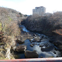 磊々峡にそびえる