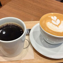 ブレンドコーヒーとカプチーノ