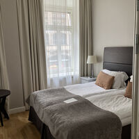 広くて清潔感のある部屋大きな窓も開放的でよい