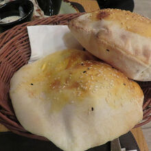 最初に出されるピタパンの味もよし。