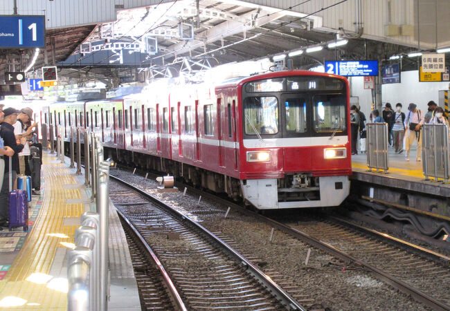 便利で利用者が多く、座れないのが玉にキズ