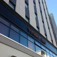 栄の中心部にあり、１階にコンビニもあって便利でした。