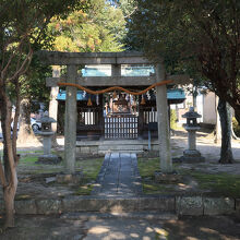 こぢんまりとした境内