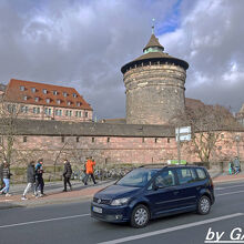 中央駅前から見る城壁