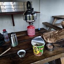 自炊の場合はやかんやガスバーナーは必須です