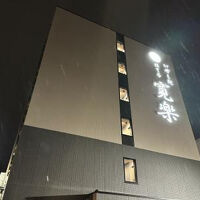 雪が降っています