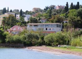 ニーソス レストラン カフェ